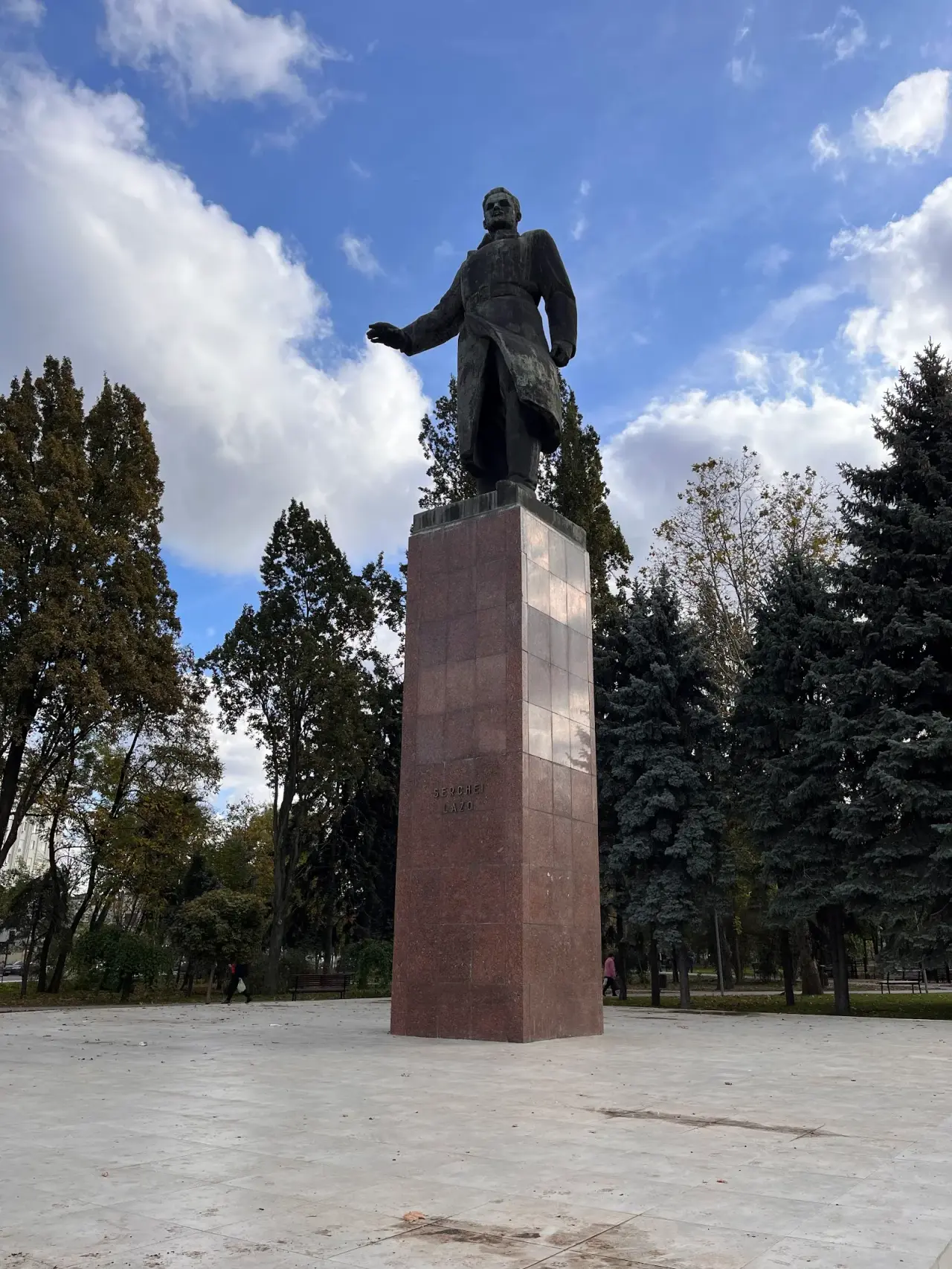 Monumentul lui Serghei Lazo