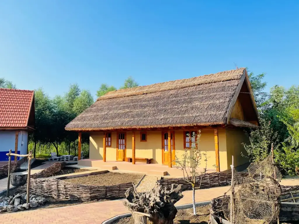 Eco-Village Valeni