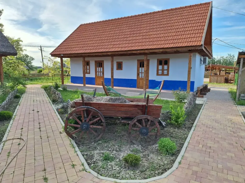 Eco-Village Valeni