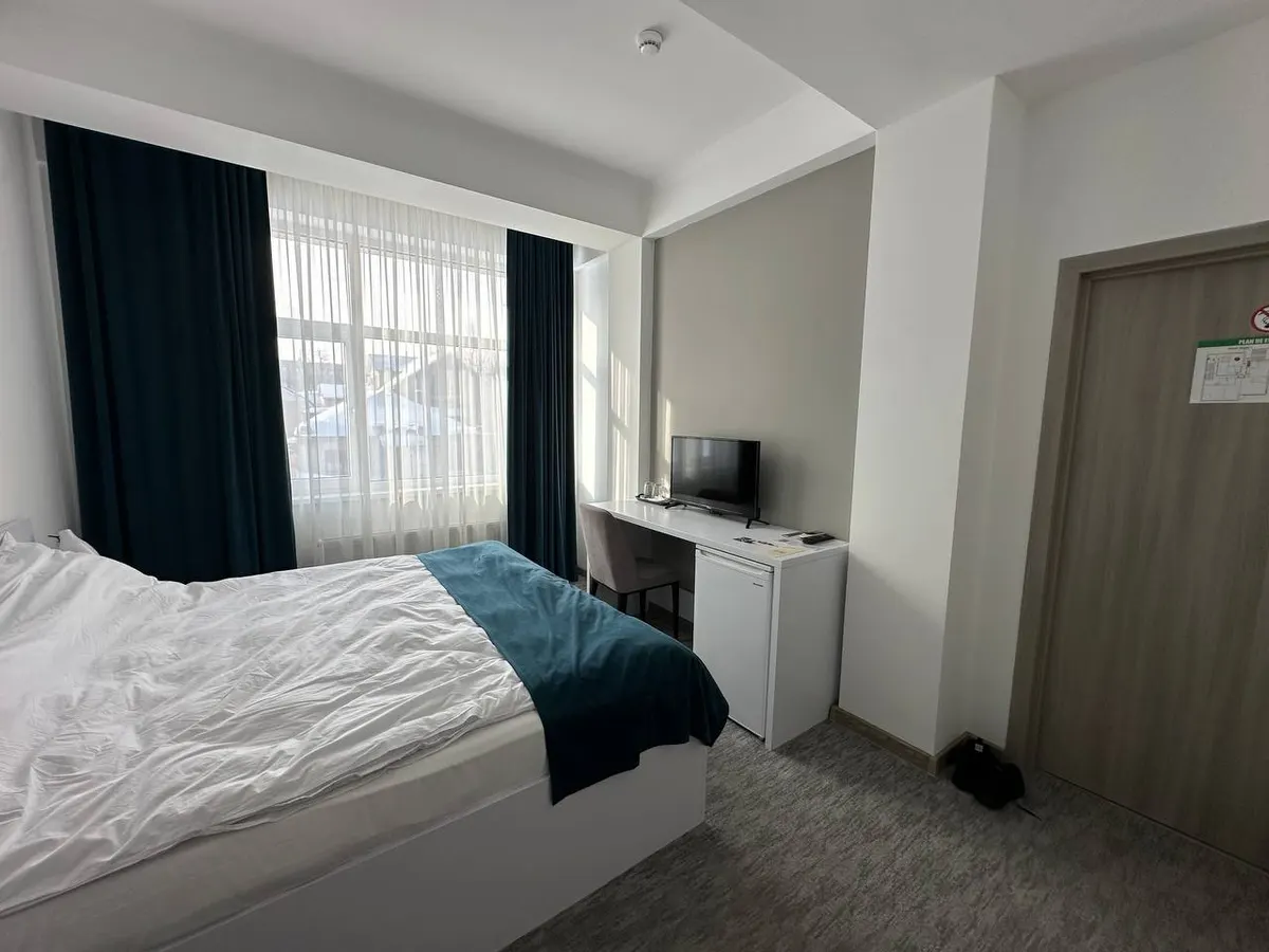 Hotel Glass Cube