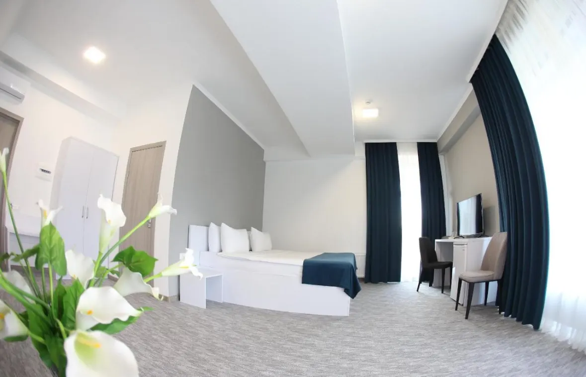 Hotel Glass Cube
