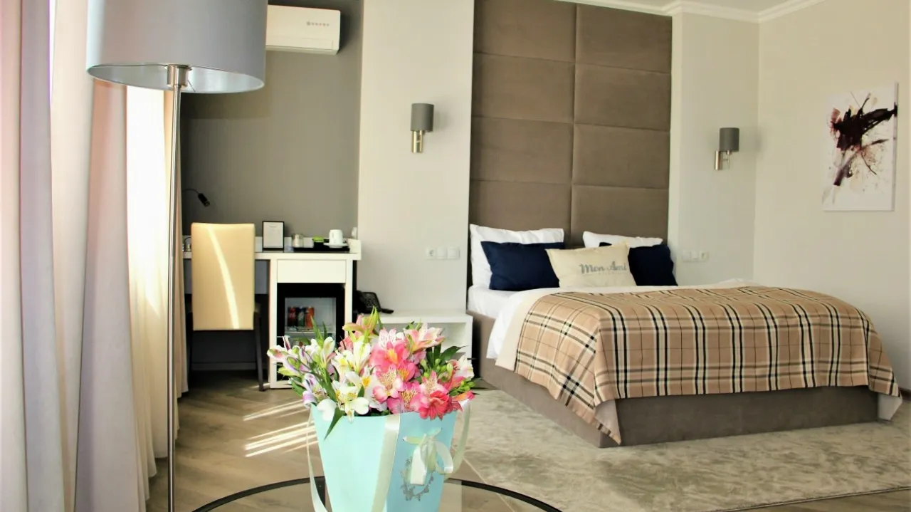 Mon Ami Villa