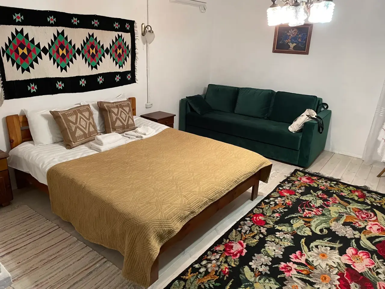 Pensiunea Turistică "Casa Veche"