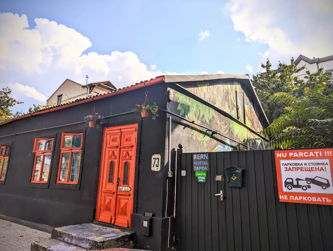 Tapok Hostel / Mouse House
